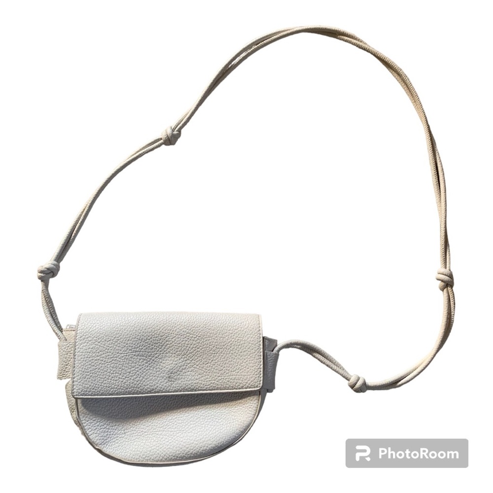 SUPER CUTE WHITE PURSE